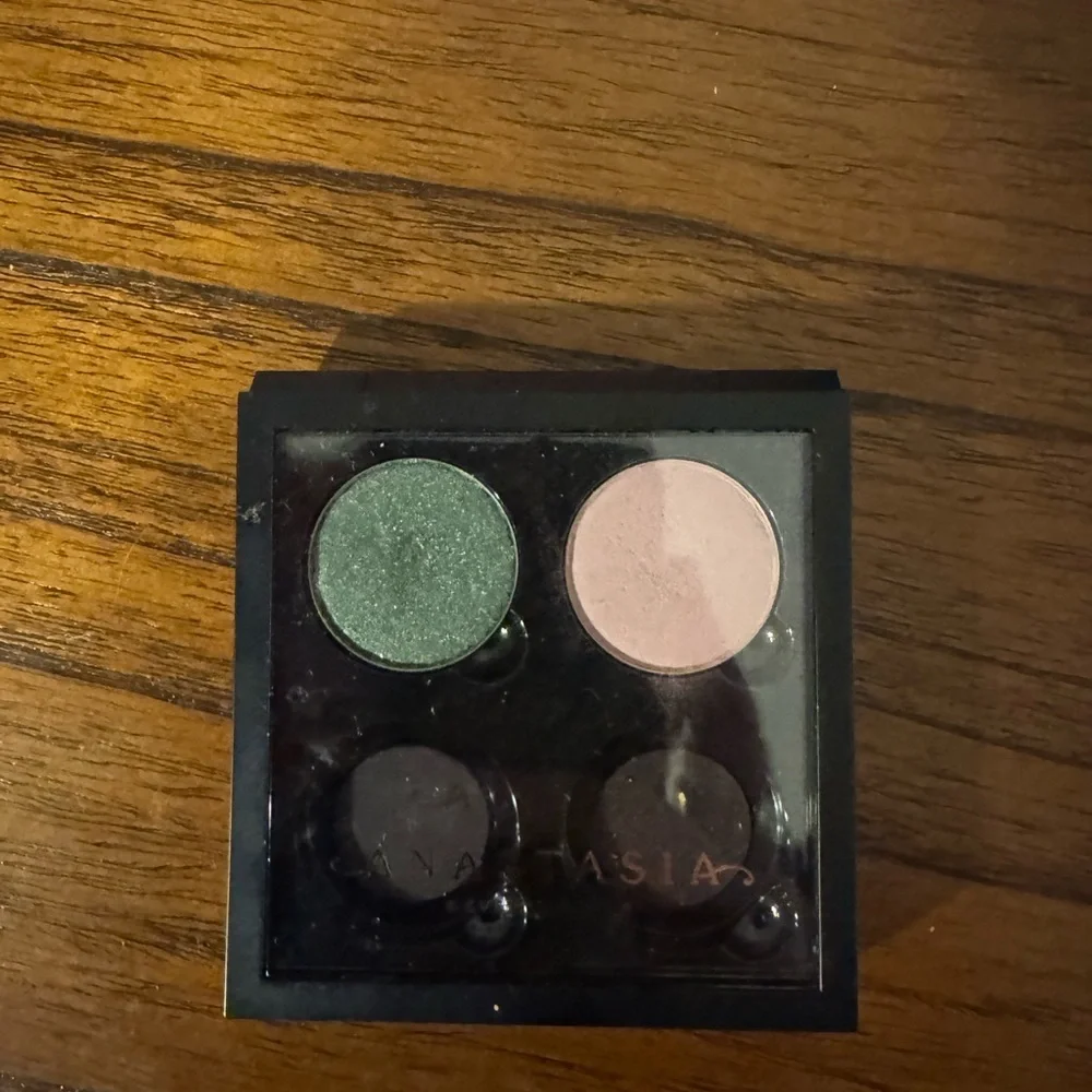Anastasia Beverly Hills Eyeshadow Duo - Forest Green and Soft Pink